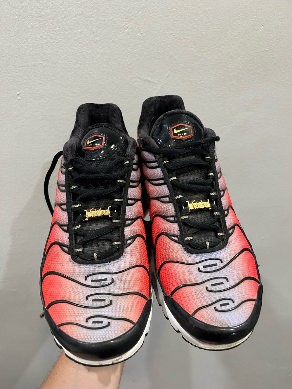 Nike Gradient Red to Pink Air Max Plus TN with Black Accents - Picture 2 of 8